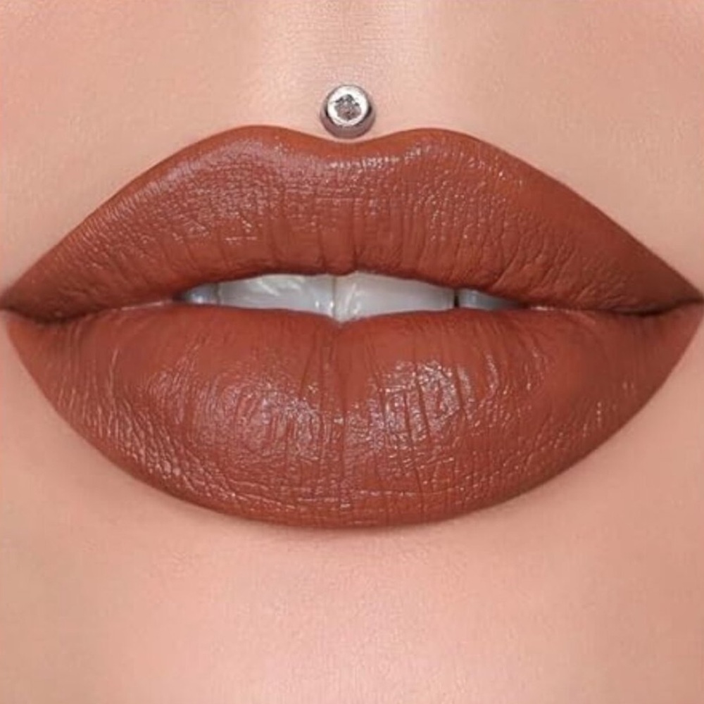 🪷 NIB Jeffree Star Velvet Trap Lipstick- Man Down